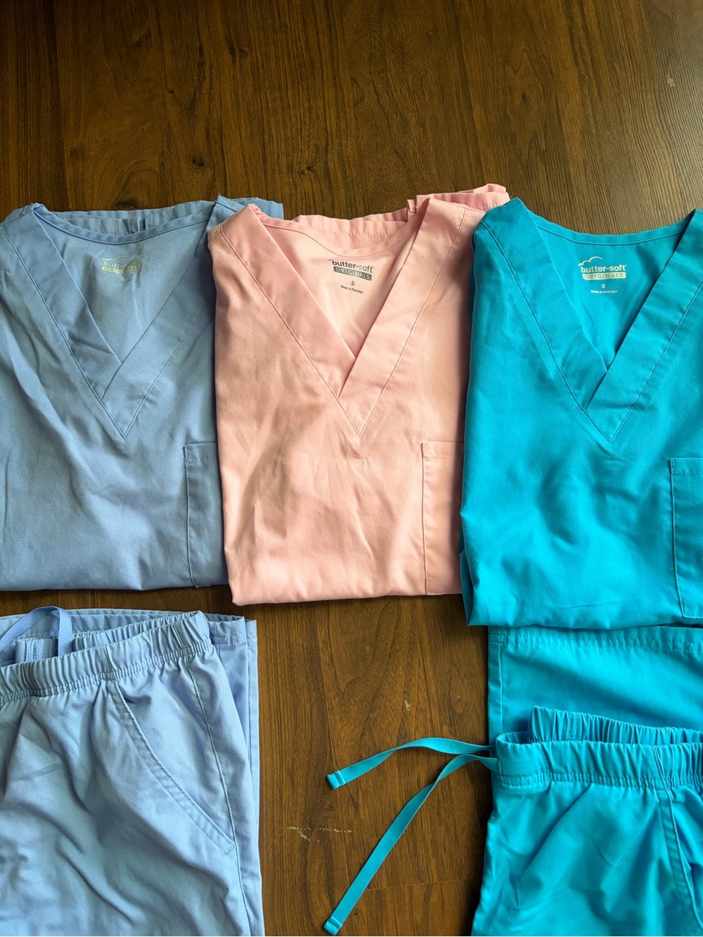 Buttersoft Scrub Sets - Picture 2 of 3